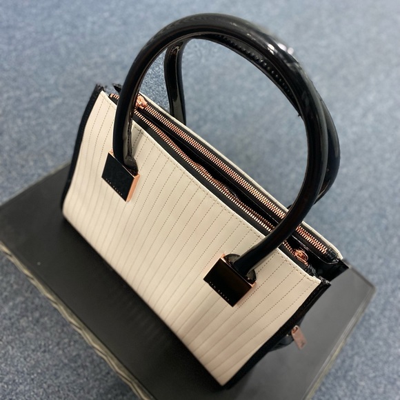 Ted Baker Patent Leather Shoulder Bag Black White - Picture 2 of 9